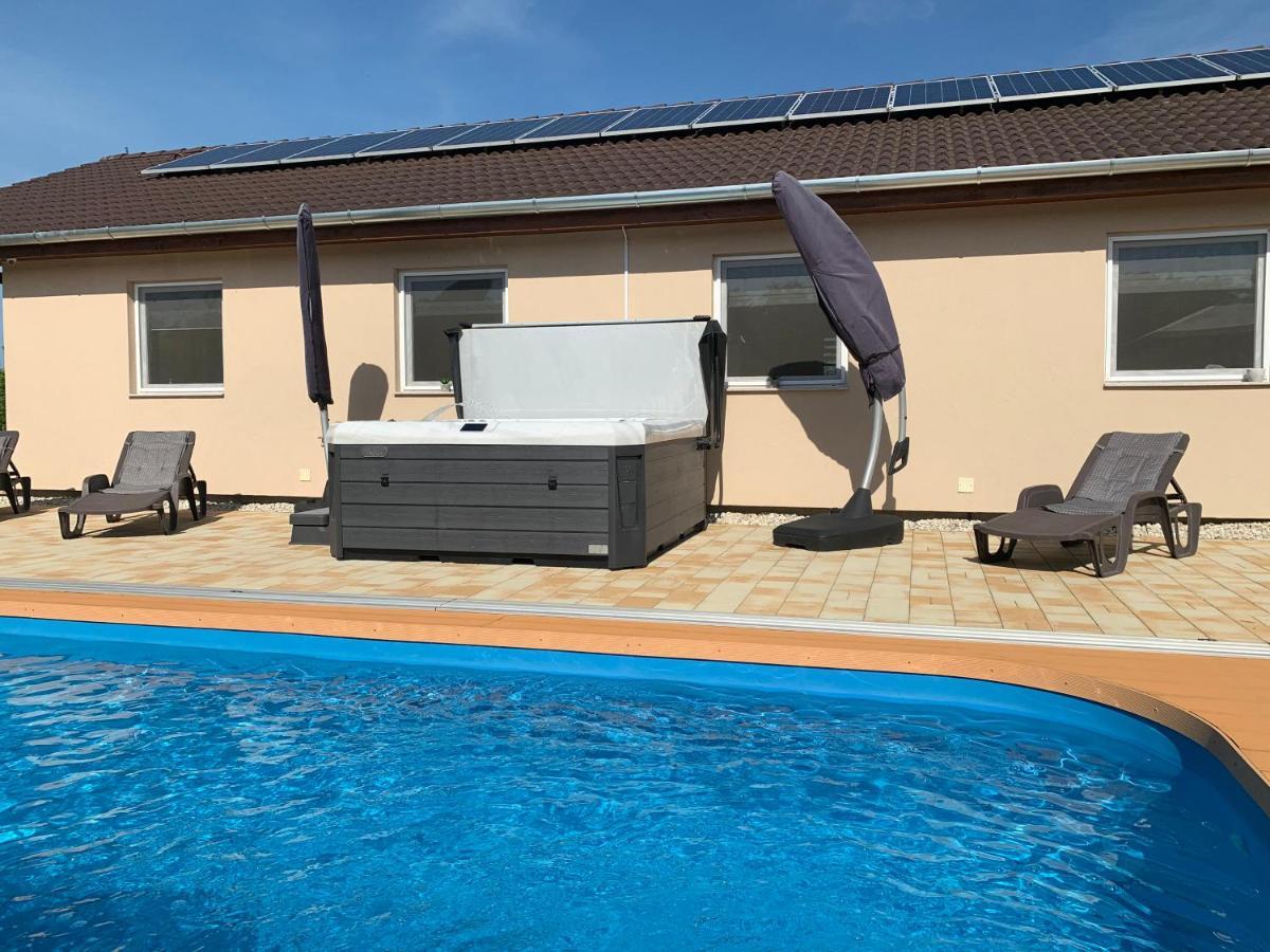 Fullhouse Apartmanhaz Zamárdi Exterior foto